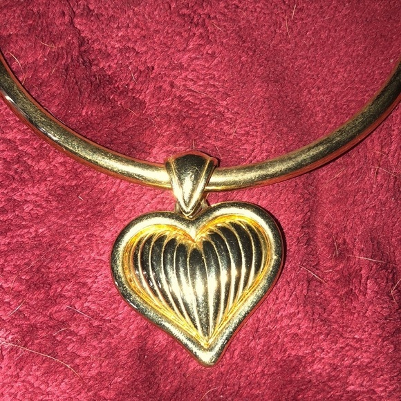 Floating puffed HEART gold tone flexible choker W/ reversible heart pendant - Picture 13 of 16